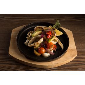 Кальмары с овощами